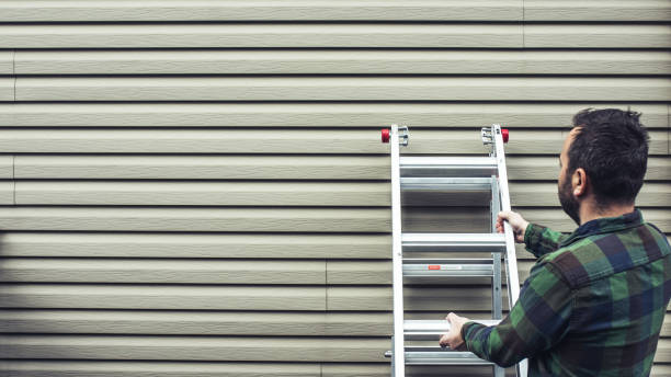 Affordable siding repair and maintenance services in Little Chute, WI